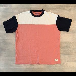 Jack & Jones
Men’s Rosette color block, box-fit t-shirt
M